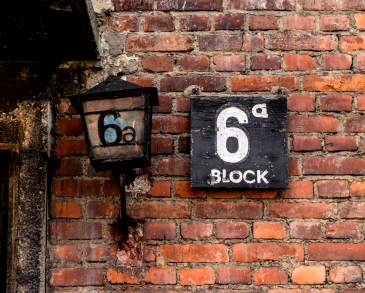 Image of a sign and lamp saying 6a from Auschwitz